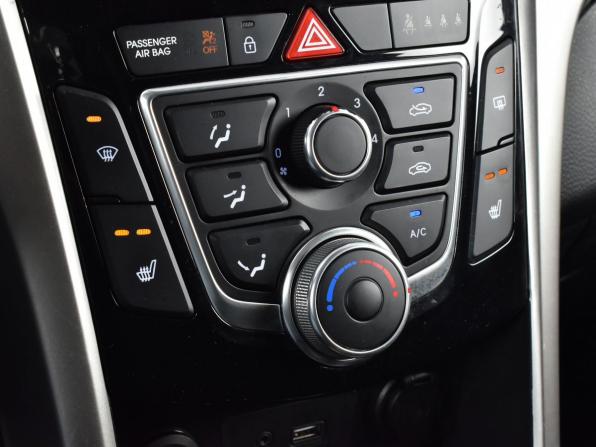 Hyundai i30 II Рестайлинг с пробегом 2015 года, цена 1 040 000 рублей, 65367 км, хэтчбек, Автокод Объявления
