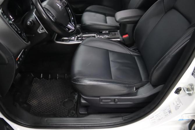 Mitsubishi Outlander III Рестайлинг 3 с пробегом 2019 года, цена 2 795 950 рублей, 116757 км, внедорожник, Автокод Объявления