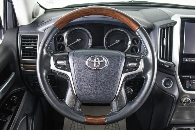 Toyota Land Cruiser 200 Series Рестайлинг 2 с пробегом 2017 года, цена 7 300 000 рублей, 117526 км, внедорожник, Автокод Объявления