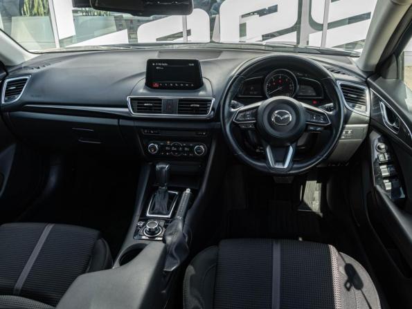 Mazda Axela III Рестайлинг с пробегом 2017 года, цена 1 230 000 рублей, 105196 км, хэтчбек, Автокод Объявления