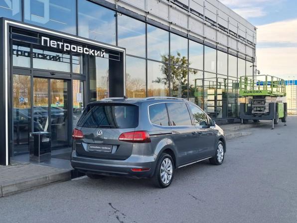 Volkswagen Sharan II Рестайлинг с пробегом 2018 года, цена 1 747 000 рублей, 162170 км, минивэн, Автокод Объявления