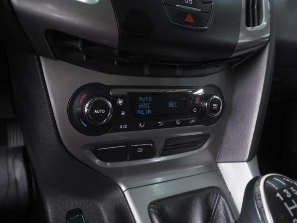 Ford Focus III с пробегом 2012 года, цена 610 000 рублей, 300984 км, седан, Автокод Объявления