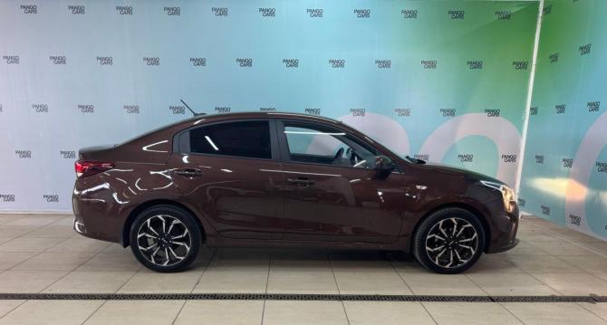 Kia Rio IV Рестайлинг с пробегом 2021 года, цена 1 602 000 рублей, 131541 км, седан, Автокод Объявления