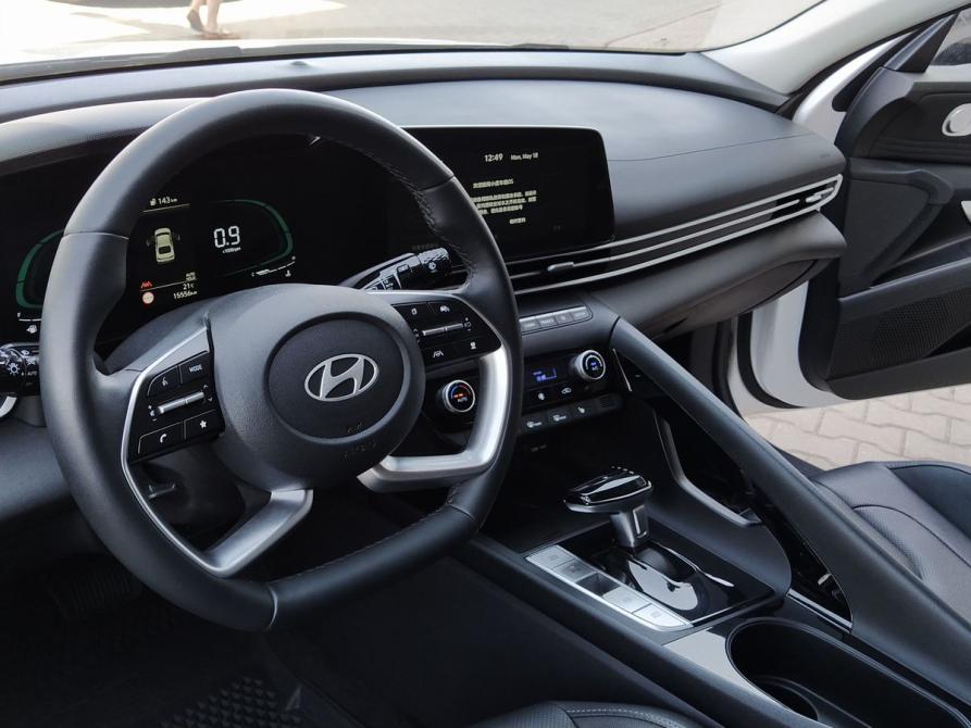 Hyundai Elantra VII (CN7) Рестайлинг Екатеринбург  - изображение 23