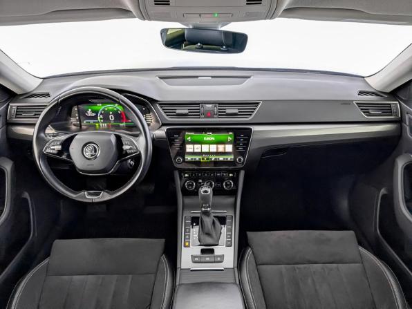 Skoda Superb III Рестайлинг с пробегом 2022 года, цена 3 330 000 рублей, 73321 км, лифтбек, Автокод Объявления