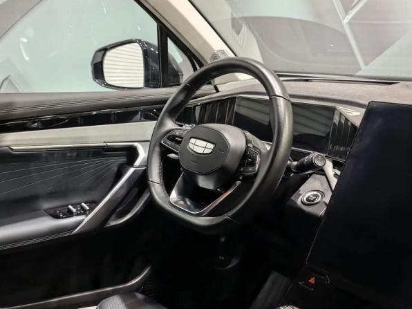 Geely Atlas II с пробегом 2024 года, цена 2 945 000 рублей, 31500 км, внедорожник, Автокод Объявления