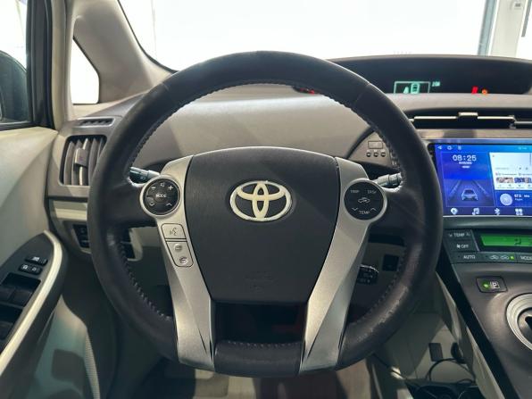 Toyota Prius III (XW30) с пробегом 2010 года, цена 1 059 000 рублей, 282600 км, лифтбек, Автокод Объявления