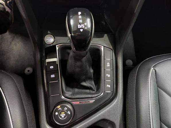 Volkswagen Tiguan II Рестайлинг с пробегом 2021 года, цена 4 079 000 рублей, 33699 км, внедорожник, Автокод Объявления
