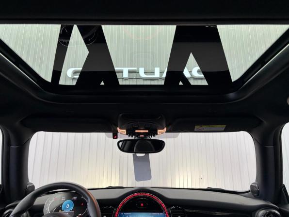 Mini Hatch III (F55/F56) Рестайлинг 2 с пробегом 2024 года, цена 3 397 000 рублей, 12852 км, хэтчбек, Автокод Объявления