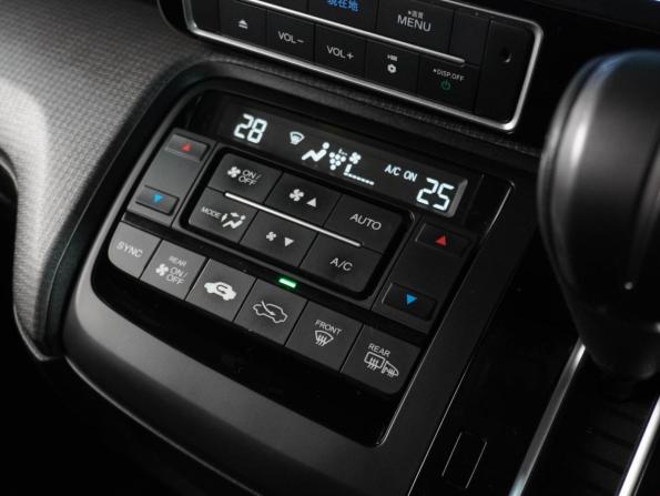 Honda Stepwgn V Рестайлинг с пробегом 2019 года, цена 2 769 000 рублей, 52237 км, минивэн, Автокод Объявления
