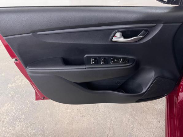 Kia Rio IV с пробегом 2018 года, цена 1 380 000 рублей, 74917 км, седан, Автокод Объявления