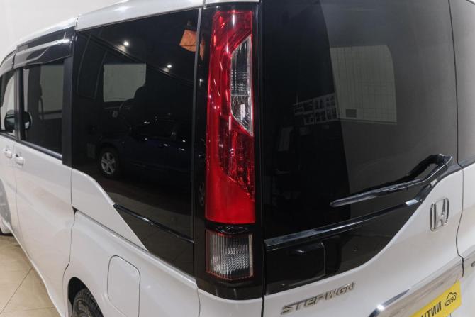 Honda Stepwgn V Рестайлинг с пробегом 2019 года, цена 1 969 000 рублей, 104000 км, минивэн, Автокод Объявления