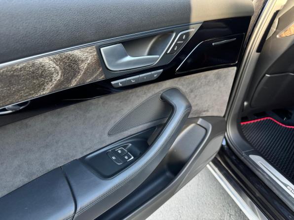 Audi A8 III (D4) Рестайлинг с пробегом 2015 года, цена 1 990 000 рублей, 304700 км, седан, Автокод Объявления