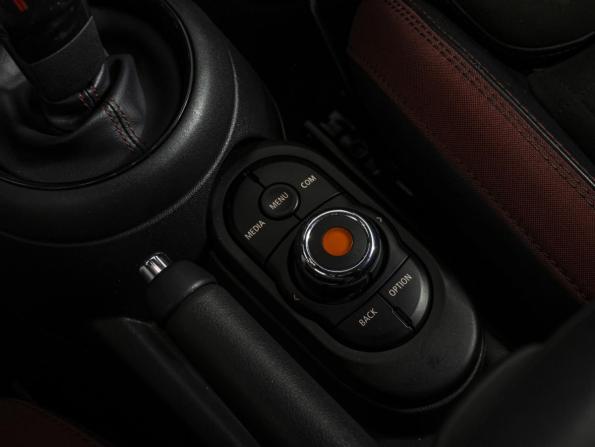 Mini Hatch III (F55/F56) Рестайлинг с пробегом 2019 года, цена 2 549 000 рублей, 111352 км, хэтчбек, Автокод Объявления