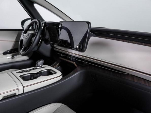 Lexus LM II с пробегом 2024 года, цена 13 000 000 рублей, 5338 км, минивэн, Автокод Объявления