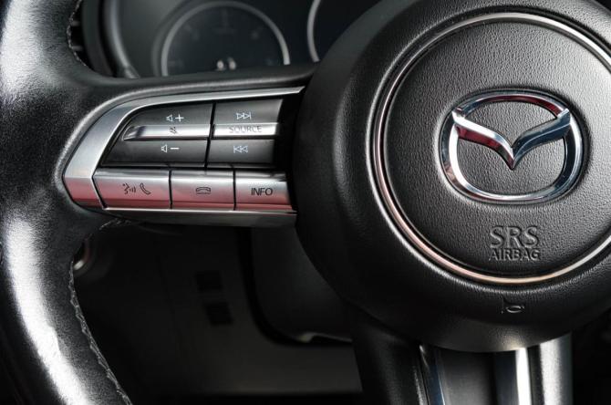 Mazda 3 IV (BP) с пробегом 2021 года, цена 2 239 000 рублей, 92500 км, хэтчбек, Автокод Объявления