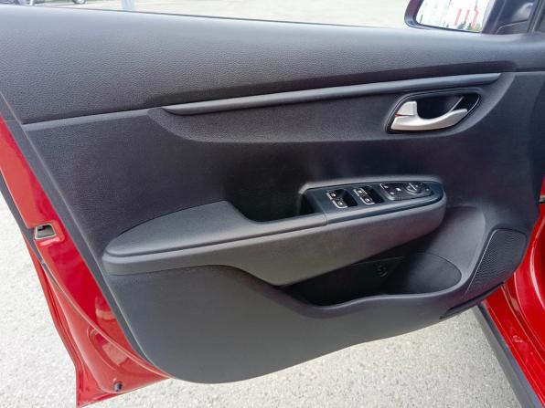 Kia Rio IV с пробегом 2018 года, цена 1 374 995 рублей, 136200 км, хэтчбек, Автокод Объявления