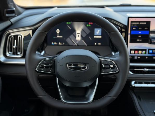 Geely Monjaro I Рестайлинг 2 с пробегом 2026 года, цена 4 150 000 рублей, 25 км, внедорожник, Автокод Объявления