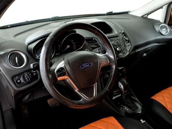 Ford Fiesta Mk6 Рестайлинг с пробегом 2015 года, цена 555 555 рублей, 301611 км, седан, Автокод Объявления