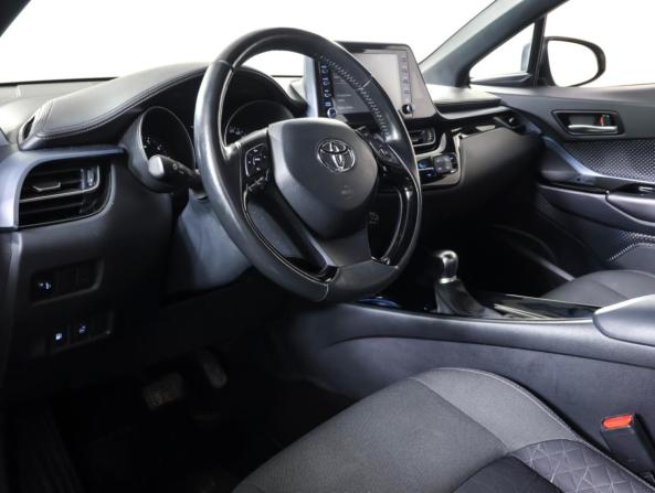 Toyota C-HR I Рестайлинг с пробегом 2019 года, цена 2 690 000 рублей, 89336 км, внедорожник, Автокод Объявления