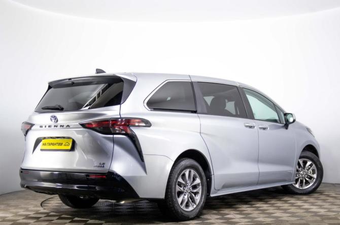 Toyota Sienna IV с пробегом 2021 года, цена 3 899 000 рублей, 5000 км, минивэн, Автокод Объявления