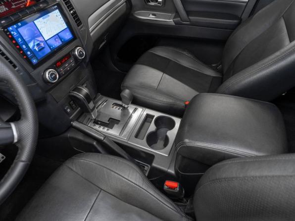 Mitsubishi Pajero IV Рестайлинг 1 с пробегом 2012 года, цена 1 830 000 рублей, 267695 км, внедорожник, Автокод Объявления