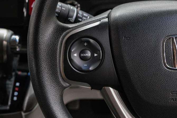 Honda Stepwgn V с пробегом 2017 года, цена 2 099 000 рублей, 110000 км, минивэн, Автокод Объявления
