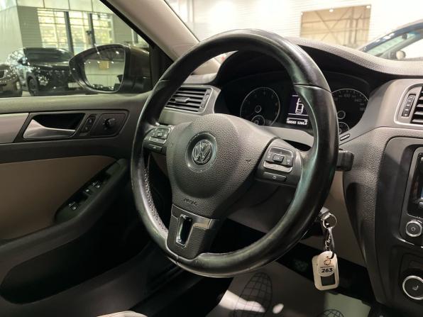 Volkswagen Jetta VI с пробегом 2012 года, цена 980 000 рублей, 180503 км, седан, Автокод Объявления