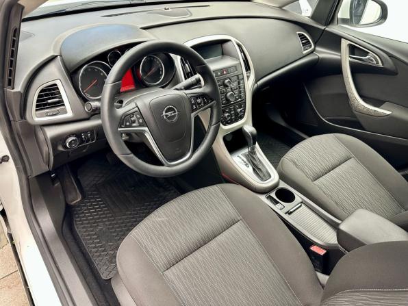 Opel Astra J Рестайлинг с пробегом 2013 года, цена 875 000 рублей, 161500 км, седан, Автокод Объявления