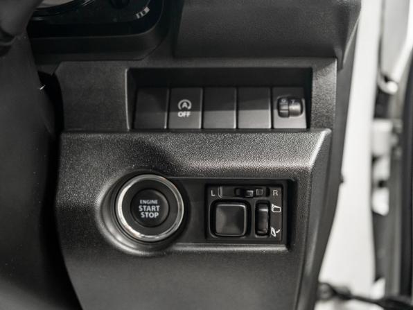 Suzuki Jimny IV с пробегом 2021 года, цена 1 695 000 рублей, 25039 км, внедорожник, Автокод Объявления