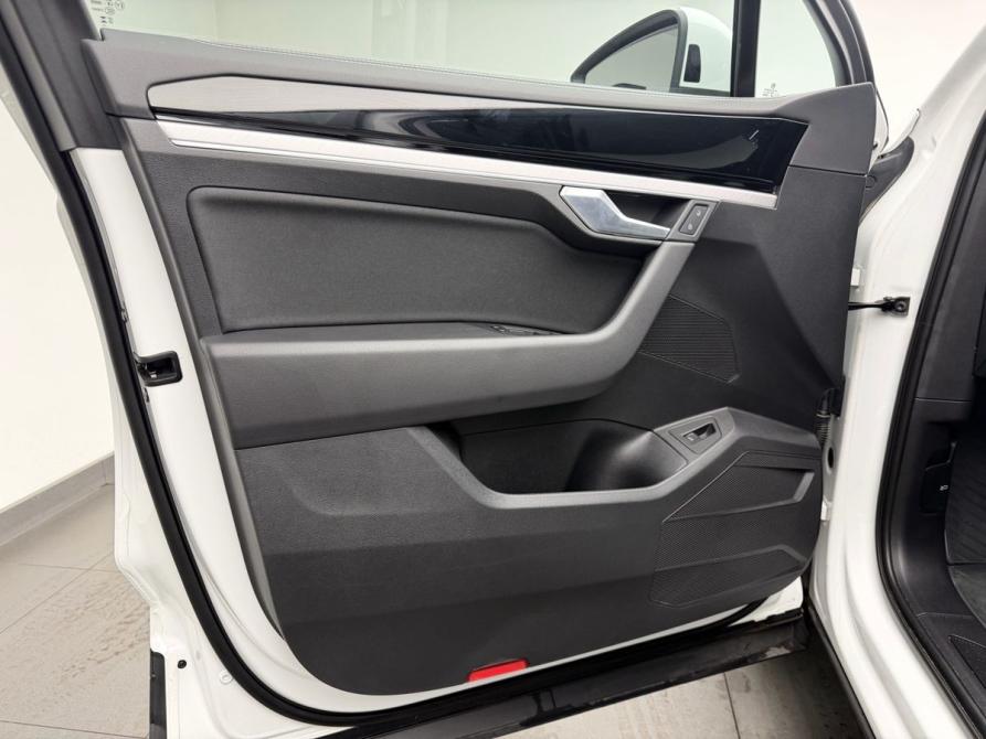 Volkswagen Touareg III Рестайлинг Москва  - изображение 14