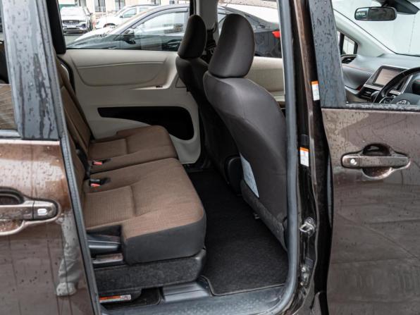 Toyota Sienta II с пробегом 2015 года, цена 1 530 000 рублей, 39763 км, компактвэн, Автокод Объявления