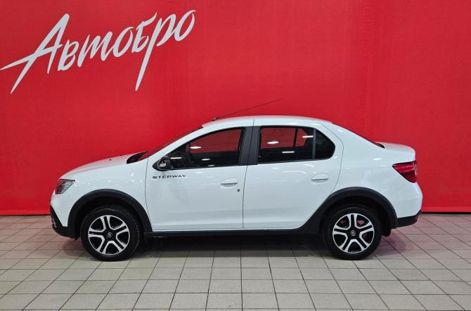 Renault Logan II Рестайлинг с пробегом 2022 года, цена 1 330 000 рублей, 43555 км, седан, Автокод Объявления