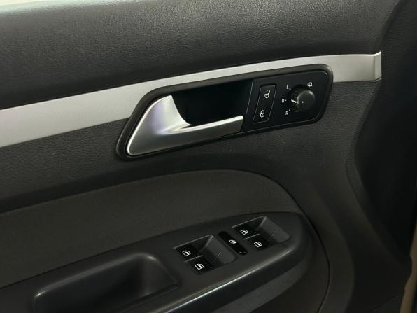 Volkswagen Touran I Рестайлинг 2 с пробегом 2012 года, цена 1 030 000 рублей, 160966 км, компактвэн, Автокод Объявления