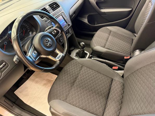 Volkswagen Polo V Рестайлинг с пробегом 2018 года, цена 919 000 рублей, 158000 км, седан, Автокод Объявления