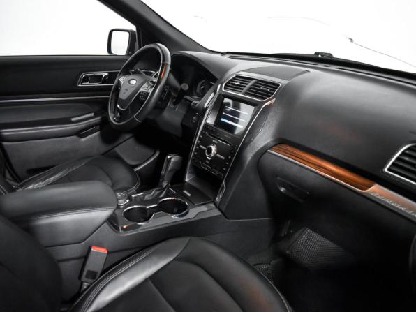 Ford Explorer V Рестайлинг 2 с пробегом 2018 года, цена 2 490 000 рублей, 140000 км, внедорожник, Автокод Объявления