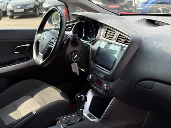 Kia Ceed II Рестайлинг с пробегом 2015 года, цена 1 376 000 рублей, 135806 км, хэтчбек, Автокод Объявления