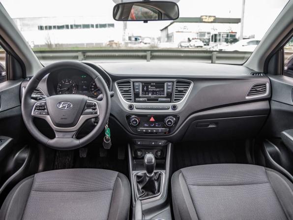 Hyundai Solaris II с пробегом 2017 года, цена 958 000 рублей, 203505 км, седан, Автокод Объявления
