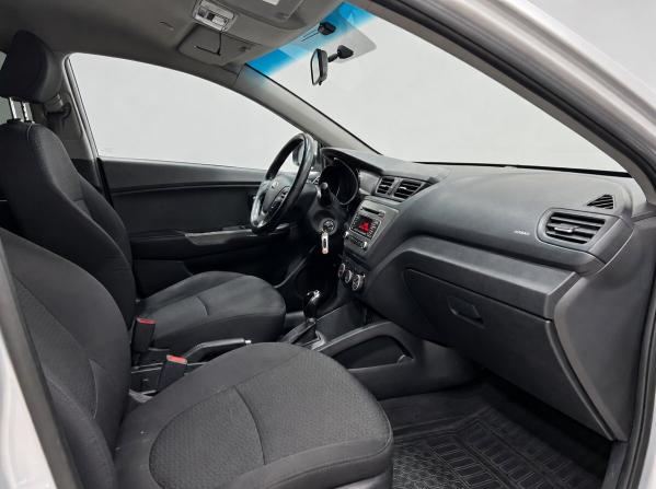 Kia Rio III Рестайлинг с пробегом 2017 года, цена 1 099 000 рублей, 149000 км, седан, Автокод Объявления