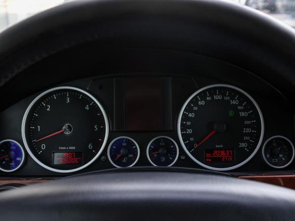 Volkswagen Touareg I Рестайлинг с пробегом 2008 года, цена 979 000 рублей, 210000 км, внедорожник, Автокод Объявления