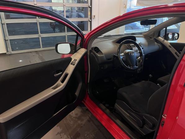 Toyota Yaris II с пробегом 2008 года, цена 462 600 рублей, 177087 км, хэтчбек, Автокод Объявления
