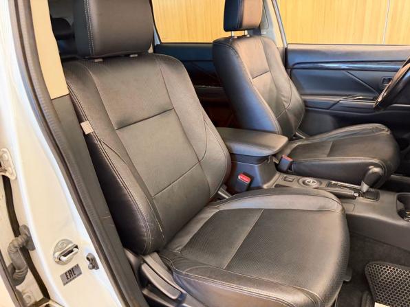 Mitsubishi Outlander III Рестайлинг 2 с пробегом 2016 года, цена 1 699 000 рублей, 110000 км, внедорожник, Автокод Объявления