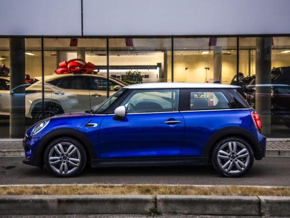 Mini Hatch III (F55/F56) Рестайлинг с пробегом 2018 года, цена 2 129 000 рублей, 60000 км, хэтчбек, Автокод Объявления