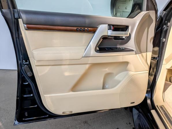 Toyota Land Cruiser 200 Series Рестайлинг 2 с пробегом 2016 года, цена 5 800 000 рублей, 140313 км, внедорожник, Автокод Объявления