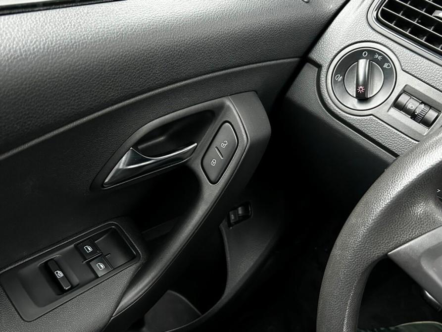 Volkswagen Polo V Рестайлинг Санкт-Петербург  - изображение 17