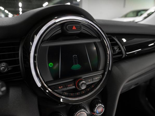 Mini Hatch III (F55/F56) с пробегом 2018 года, цена 1 950 000 рублей, 83694 км, хэтчбек, Автокод Объявления