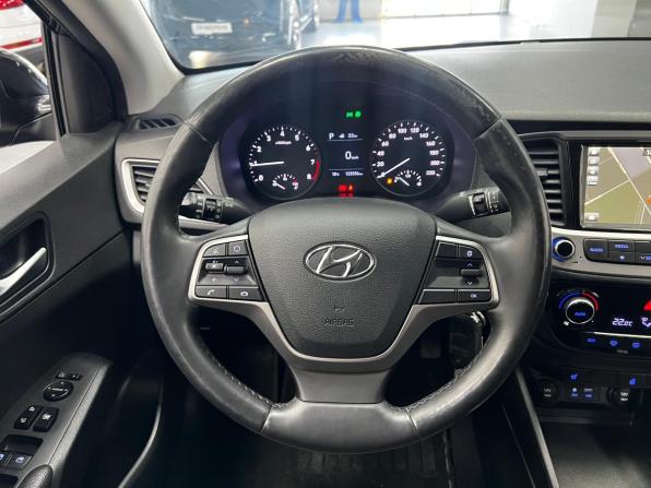 Hyundai Solaris II с пробегом 2018 года, цена 1 390 000 рублей, 123241 км, седан, Автокод Объявления
