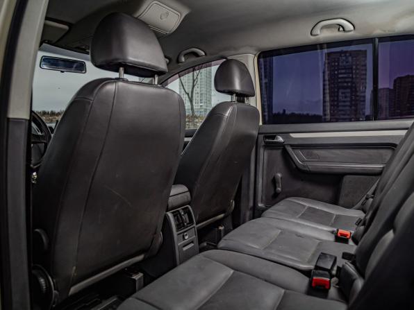 Volkswagen Touran I Рестайлинг с пробегом 2010 года, цена 579 000 рублей, 305666 км, компактвэн, Автокод Объявления