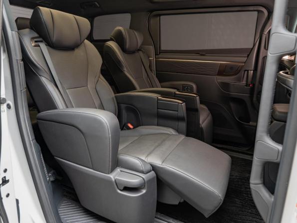 Toyota Alphard IV с пробегом 2024 года, цена 9 490 000 рублей, 29829 км, минивэн, Автокод Объявления