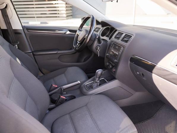 Volkswagen Jetta VI Рестайлинг с пробегом 2018 года, цена 1 349 000 рублей, 180671 км, седан, Автокод Объявления